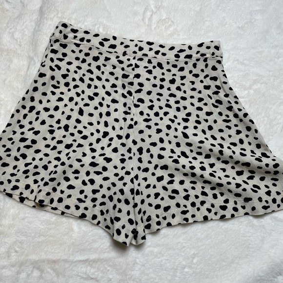 Moon River Short - Picture 4 of 10